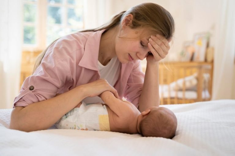 Kenapa Baby Blues Bisa Terjadi? Ini Penyebab & Cara Atasinya