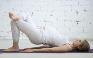 8 Tips Mengatasi Bayi Sungsang dan Cara Mencegahnya, Catat!