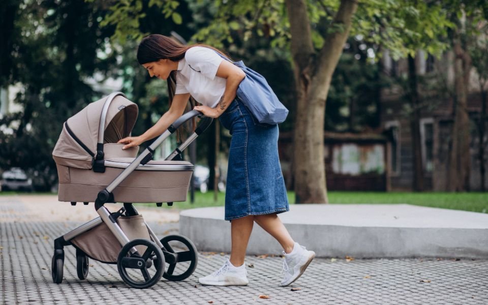 Cara Memilih Stroller Bayi & Manfaat Menggunakannya, Catat!