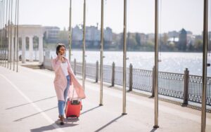 Risiko Ibu Hamil Naik Pesawat dan Tips agar Kandungan Aman