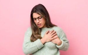 7 Cara Mengatasi Mastitis pada Ibu Menyusui, Kompres Hangat!