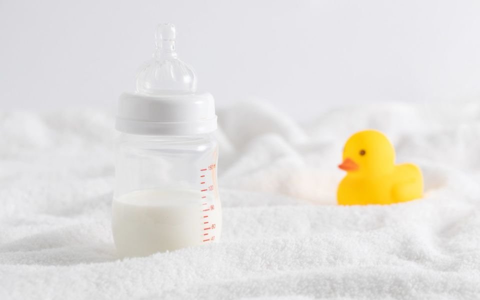 7 Rekomendasi Alat Steril Botol Susu dan Tips Mencucinya